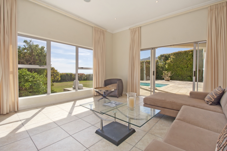 To Let 4 Bedroom Property for Rent in Belvedere Western Cape